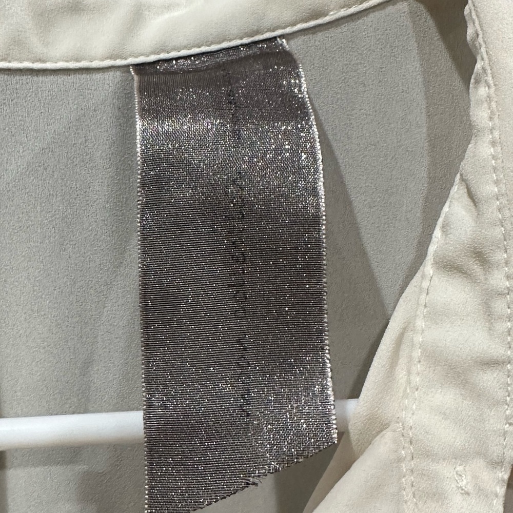 High low button blouse - Picture 2 of 8